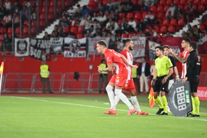 El Almería necesita que todos los jugadores de la plantilla apoyen a la causa.