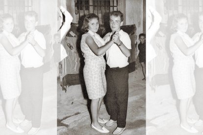Pepe Carmona y Ana Ruiz, amigos y vecinos de la Almedina, en un inocente baile callejero allá por los años 70.
