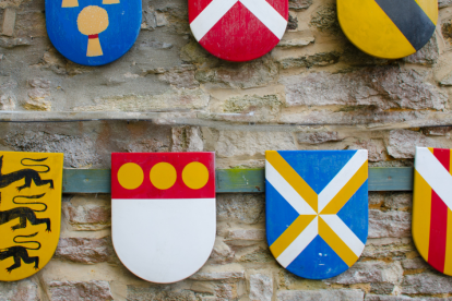Escudos heráldicos.