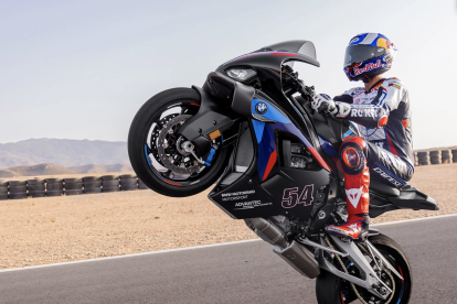 Toprak Razgatlıoğlu fue el encargado de llevar este nuevo modelo por el Andalucia Circuit.