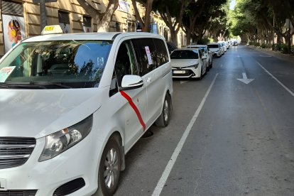 Huelga de taxistas en la Avenida Federico García Lorca este miércoles.