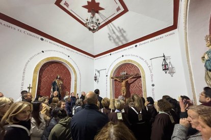 El interior de la recién restaurada Ermita de la Santa Cruz