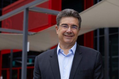 José Miguel García, primer ejecutivo de Vodafone, ha invertido en vino y un hotel en Almería.