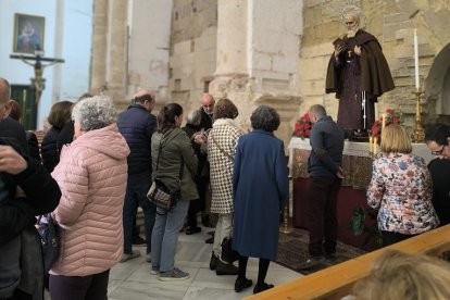 Colas para visitar a Fray Leopoldo de Alpandeire.