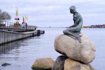 La escultura de La Sirenita, en Copenhague.