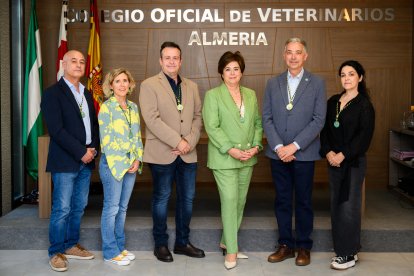 La Junta de Gobierno del Ilustre Colegio de Veterinarios de Almería.