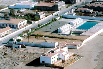 La manzana lúdica de la ciudad con la playa de Las Almadrabillas y el polideportivo sindical del que podían disfrutar todos los almerienses.