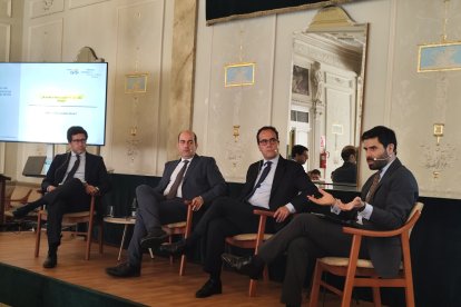 Pepe Domínguez, de AIRE Consultores; junto a Felipe Fernández-Sacristán, Enrique González de la Peña y Óscar Romero Agudo; de Montero Aramburu & Gómez-Villares Atencia.