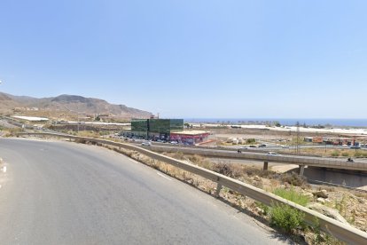 Tramo de la carretera en la que se habría producido el atropello, junto a la A-7.