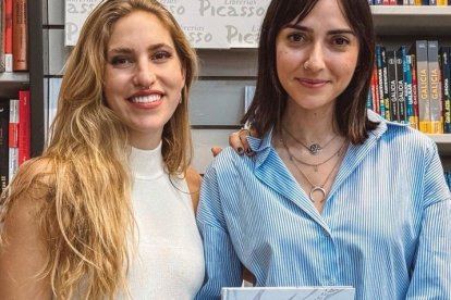 Leyre y Celia en Librería Picasso.