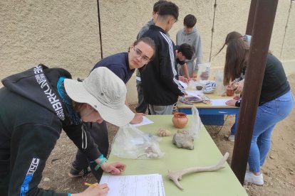 Interpretación de los restos de la excavación en el 'Arqueódromo'.