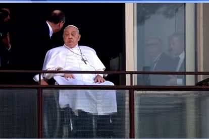 El Papa Francisco a su salida a la ventana del Hospital Gemelli de Roma.