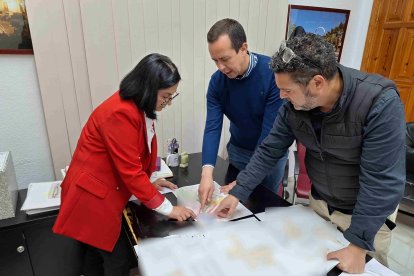 El subdelegado del Gobierno y la alcaldesa de Cantoria analizan el proyecto.
