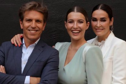 Alba Díaz junto a sus padres, Manuel Díaz y Vicky Martín Berrocal