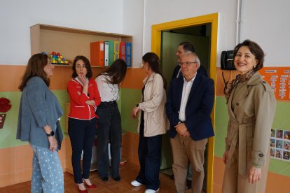 Las autoridades visitan la Escuela Infantil Los Jazmines en Vícar.