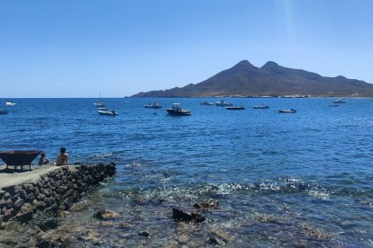 Imagen de Los Frailes desde La Isleta del Moro.