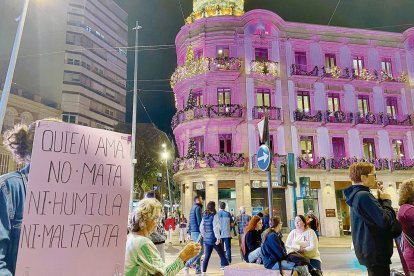 Pancarta en una manifestación del 25-N en Almería.