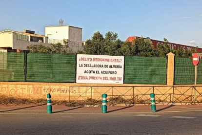 Carteles de protesta de los vegueros de Almería.