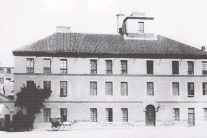 Fachada principal de la desaparecida Fábrica de fundición de plomo San Andrés de Adra, estancia de Eugenia de Montijo.