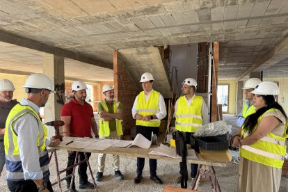 El equipo de gobierno de Níjar visita las obras del Parque de Bomberos.