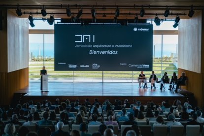Jornada de Arquitectura e Interiorismo, organizada por Comercial Vera, con la participación de ponentes profesionales del sector del diseño y la construcción.