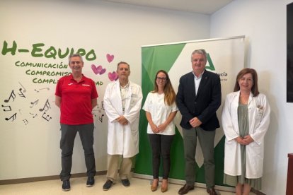 El delegado de salud junto al director del Hospital y el Comité de Ética