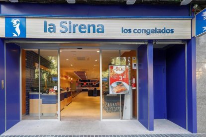 La cadena almeriense Superplús trae a Almería la marca de congelados “La Sirena”.