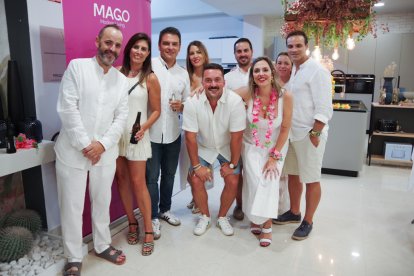 Los asistentes disfrutaron de una velada combinó diseño, gastronomía y networking en las instalaciones de Muebles Mago.