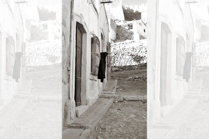 La calle de la Niña en los años sesenta, cuando las aceras apenas existían y el suelo era una mezcla de tierra, polvo y piedras. Cuando llovía se convertía en un río de lodo.