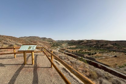 Uno de los puntos con vistas al entorno natural del nuevo sendero.