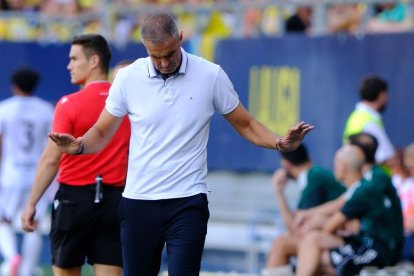 El entrenador del Cádiz elogia el comportamiento de su fiel afición.