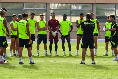 Ha quedado una plantilla muy completa para no fallar en la lucha por el ascenso.