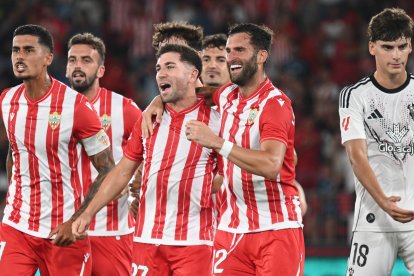 El Almería ya tiene diseñado el equipo que debe pelear por el ascenso a Primera División.