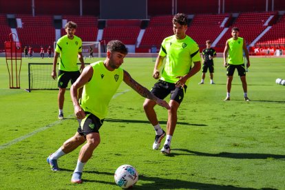 Embarba tiene el puesto asegurado en la alineación del Almería.