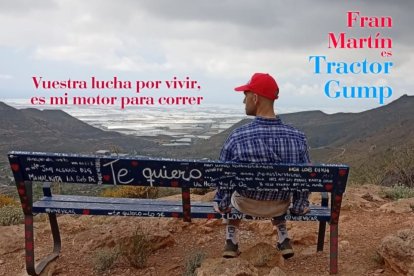 'Tractormman' caracterizado y preparado para su nuevo reto como 'Tractor Gump'.
