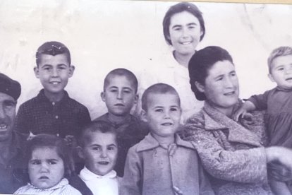 Imagen de la familia cuando aún no habían nacido todos los hijos.