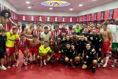 La imagen de la felicidad en el vestuario del Almería después de ganar 4-2 al Real Zaragoza.