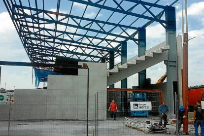 Las obras avanzan mientras el equipo compite lejos de su feudo talismán.