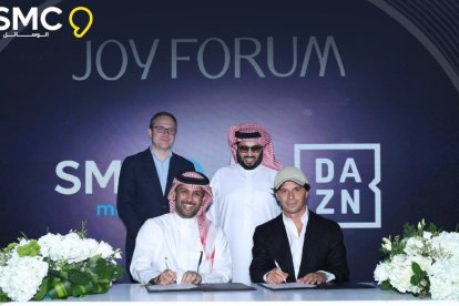 El acto de la firma con la presencia entre otros de Turki Al-Sheikh.