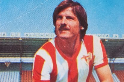 Maxi posando para los cromos de LaLiga en Primera División.