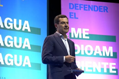 El presidente de la Junta, Juanma Moreno, durante su intervención.