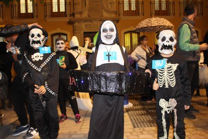 Participantes en el pasacalles y concurso de disfraces de Halloween de Huércal de Almería en una edición anterior.