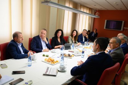 Imagen del desayuno informativo organizado por La Voz de Almería con el patrocinio de Saint Gobain.