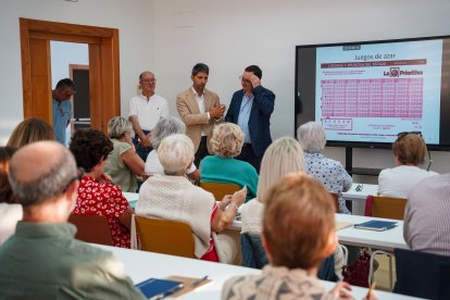 Javier Rodríguez y Antonio Codina en el inicio de curso de la Universidad de Mayores en El Ejido.