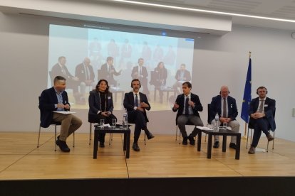 Mesa redonda foro AREFLH.