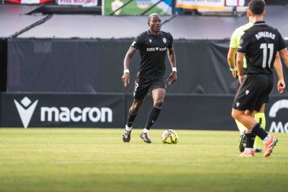 Lopy en el partido en el Alfonso Murube ante el Ceuta.