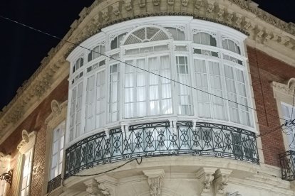 Luz en el despacho de Javier Aureliano García