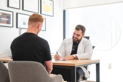 Consulta en KBO Capilar durante la valoración inicial del paciente.