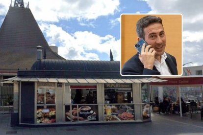 Óscar Liria brindó en el bar situado frente al acceso al garaje de la Ciudad de la Justicia.