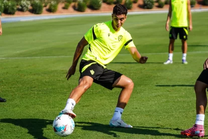 Quintanilla empezaba la pretemporada como rojiblanco y será rival.
